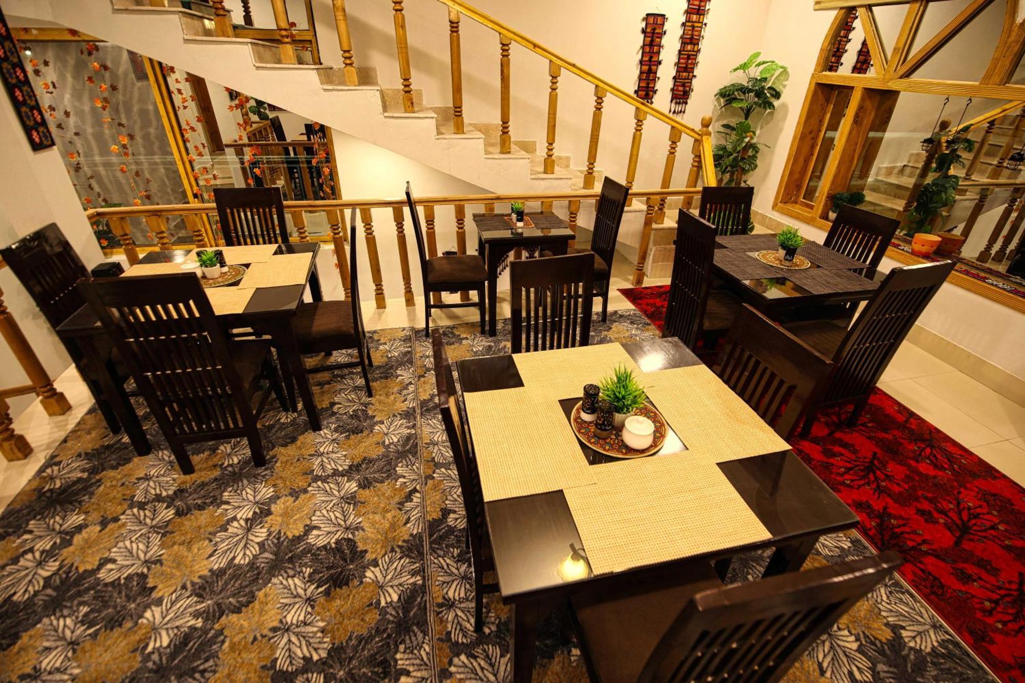 Hotel Oak Residency Gilgit Esterno foto
