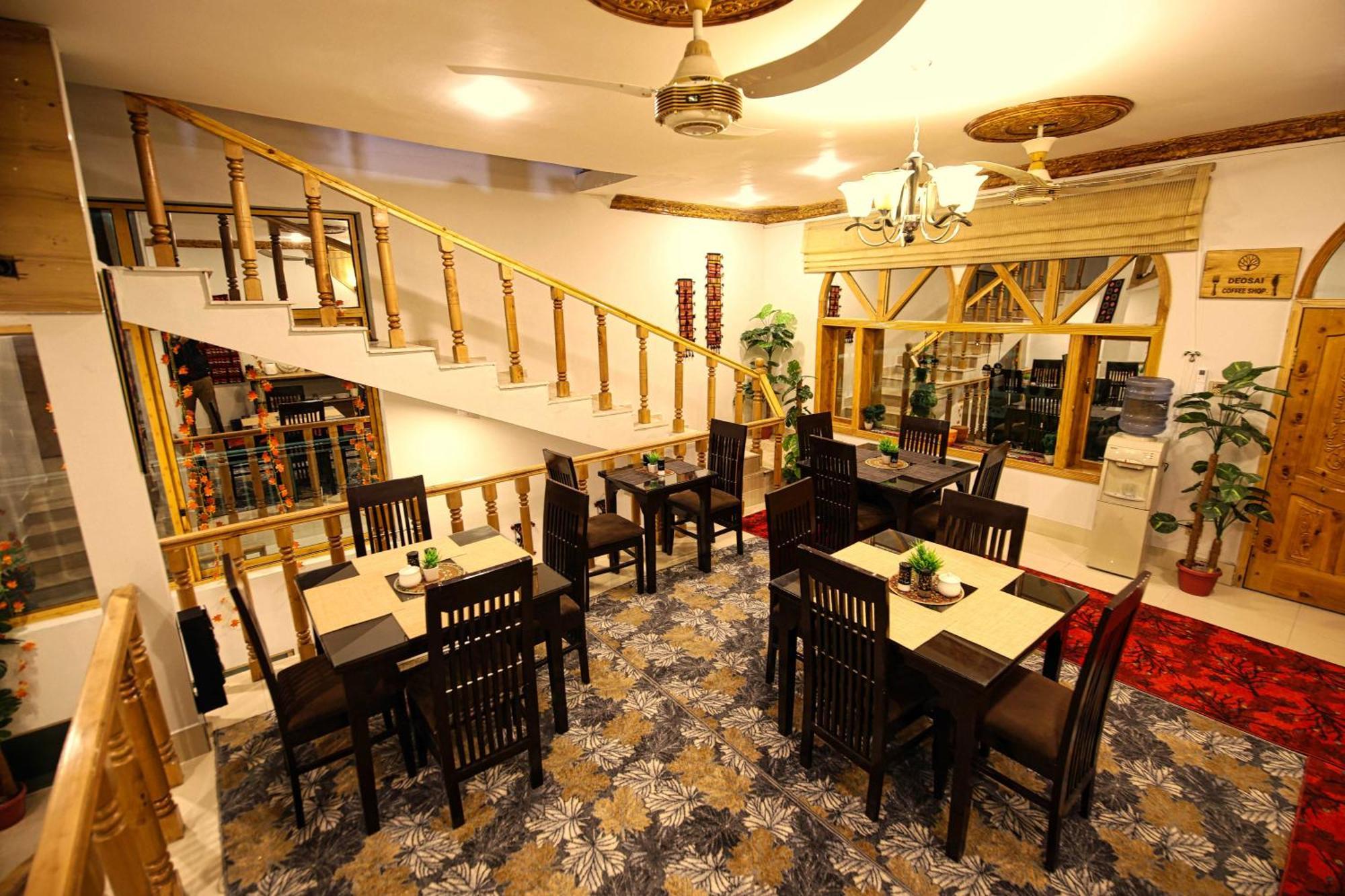 Hotel Oak Residency Gilgit Esterno foto
