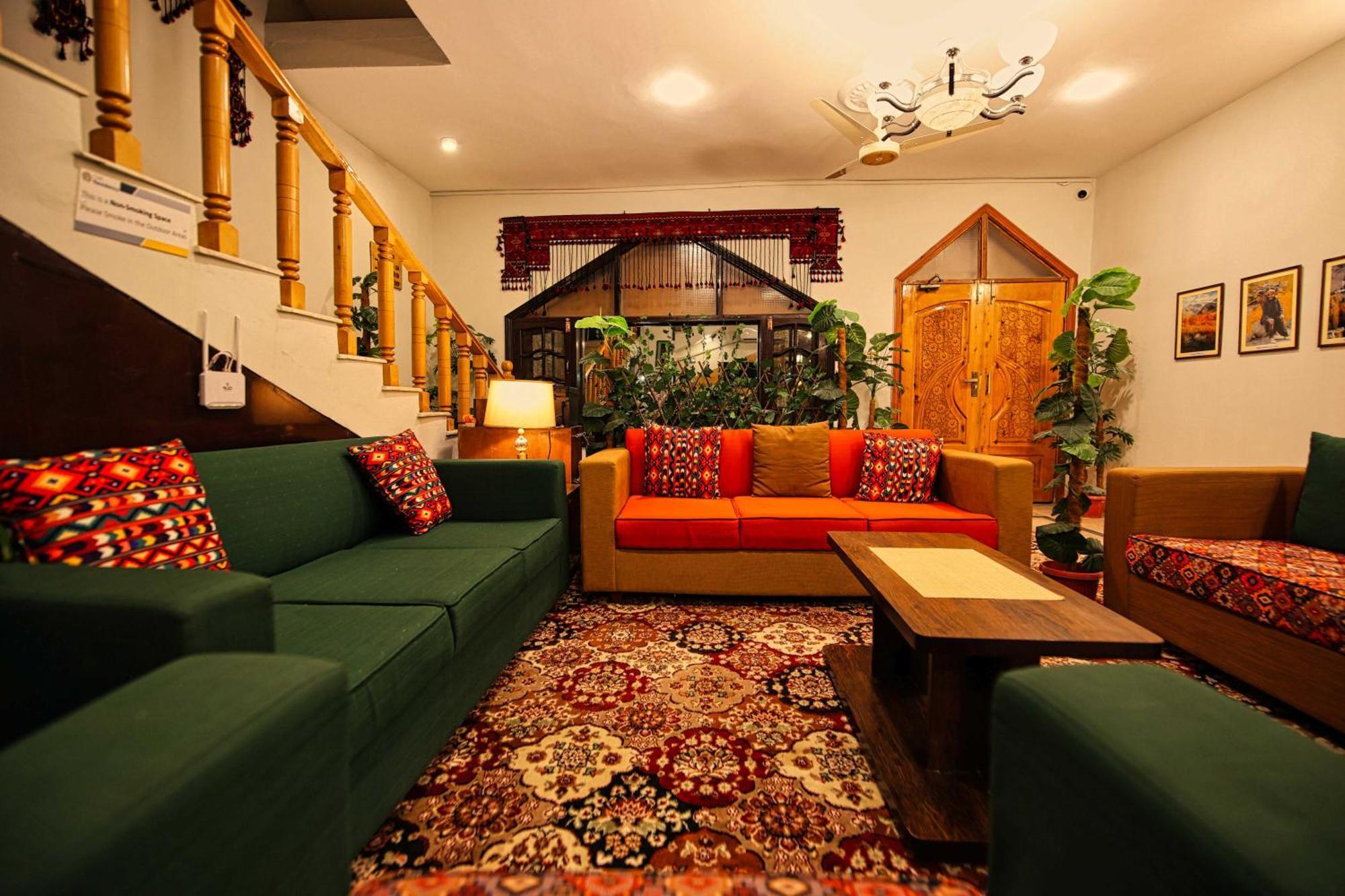 Hotel Oak Residency Gilgit Esterno foto