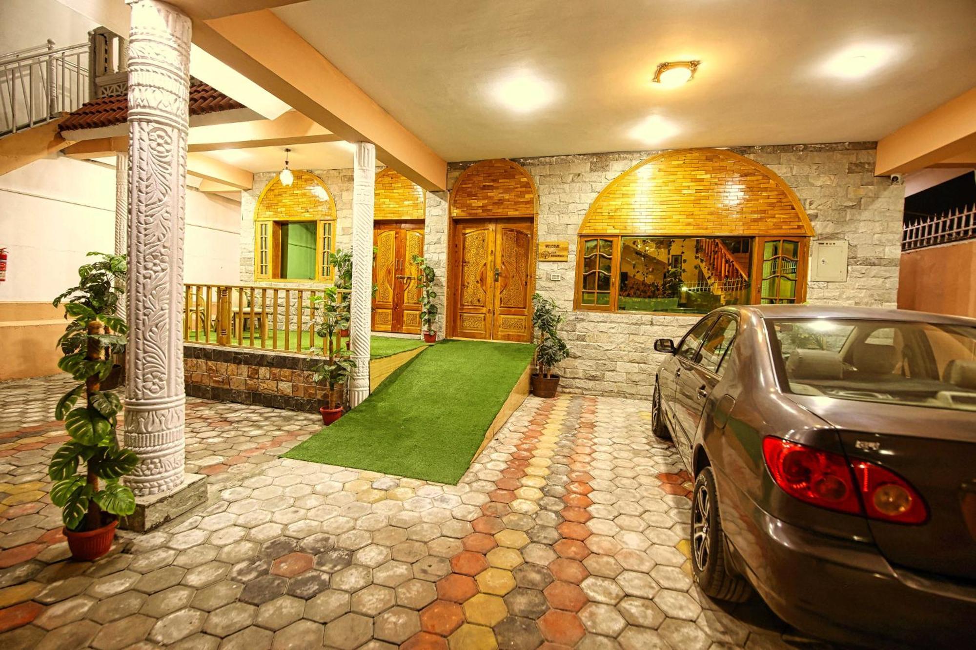 Hotel Oak Residency Gilgit Esterno foto