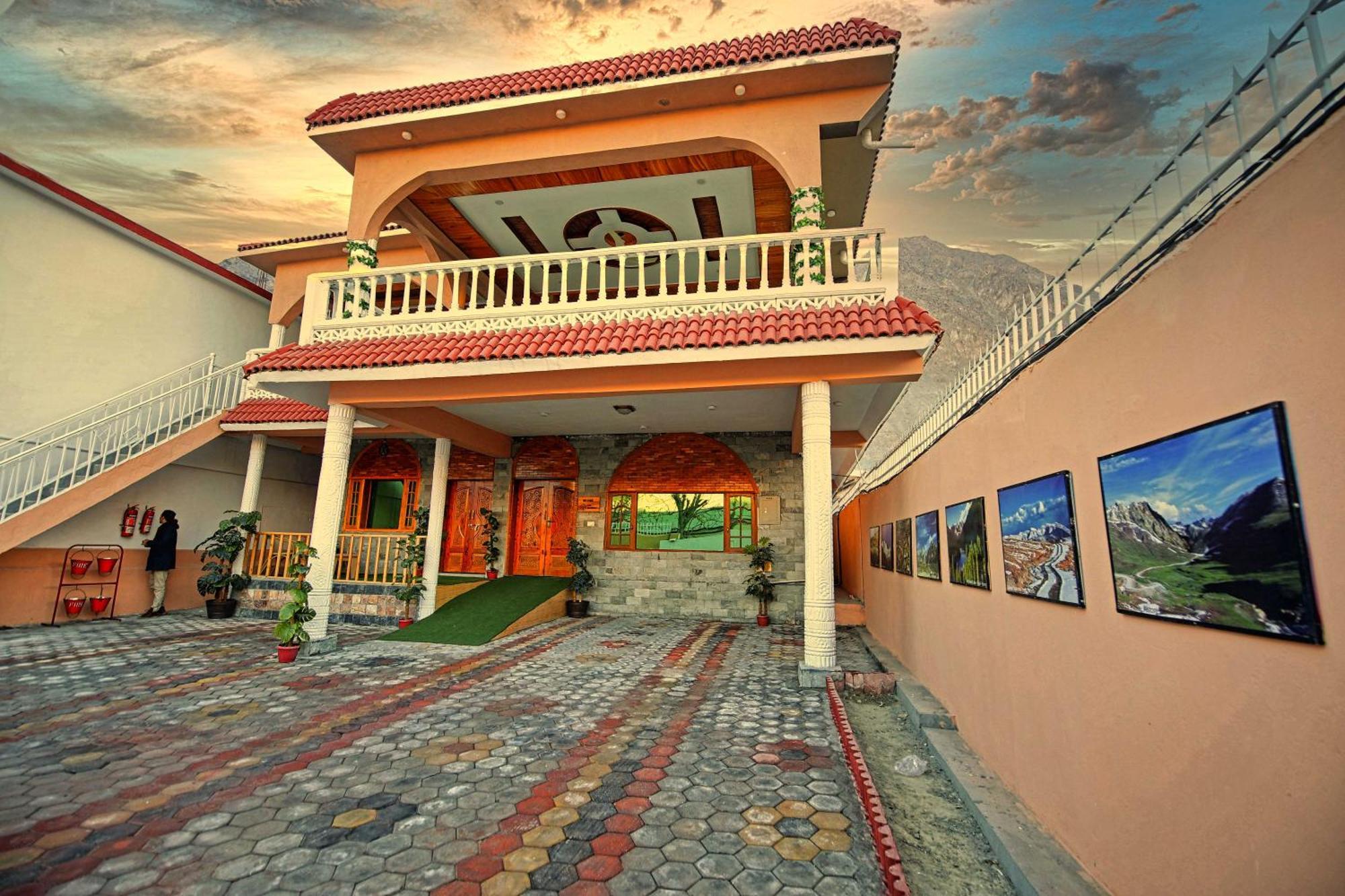 Hotel Oak Residency Gilgit Esterno foto