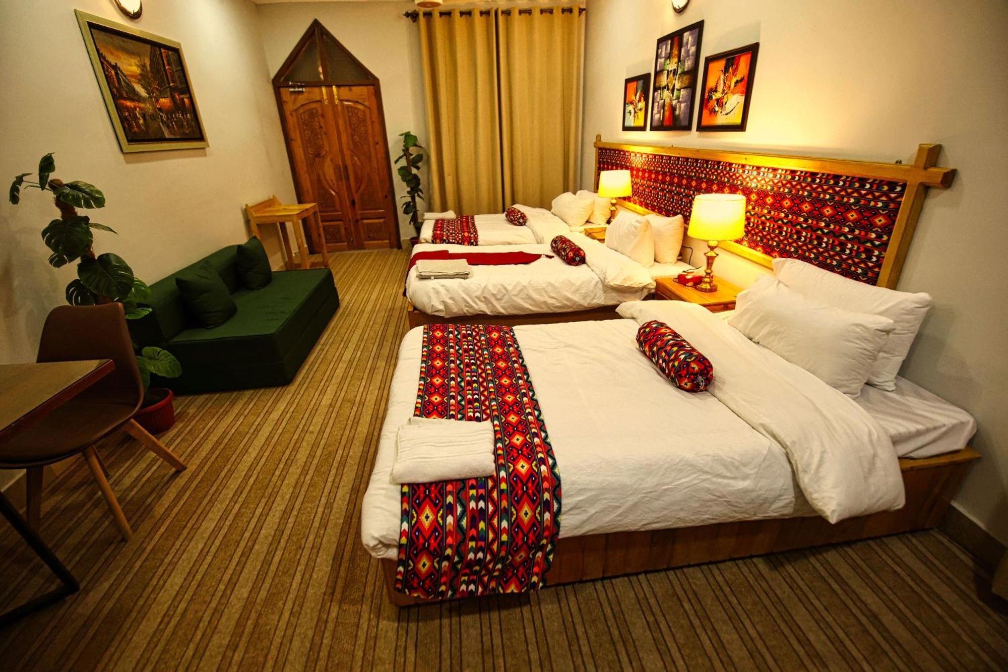 Hotel Oak Residency Gilgit Esterno foto