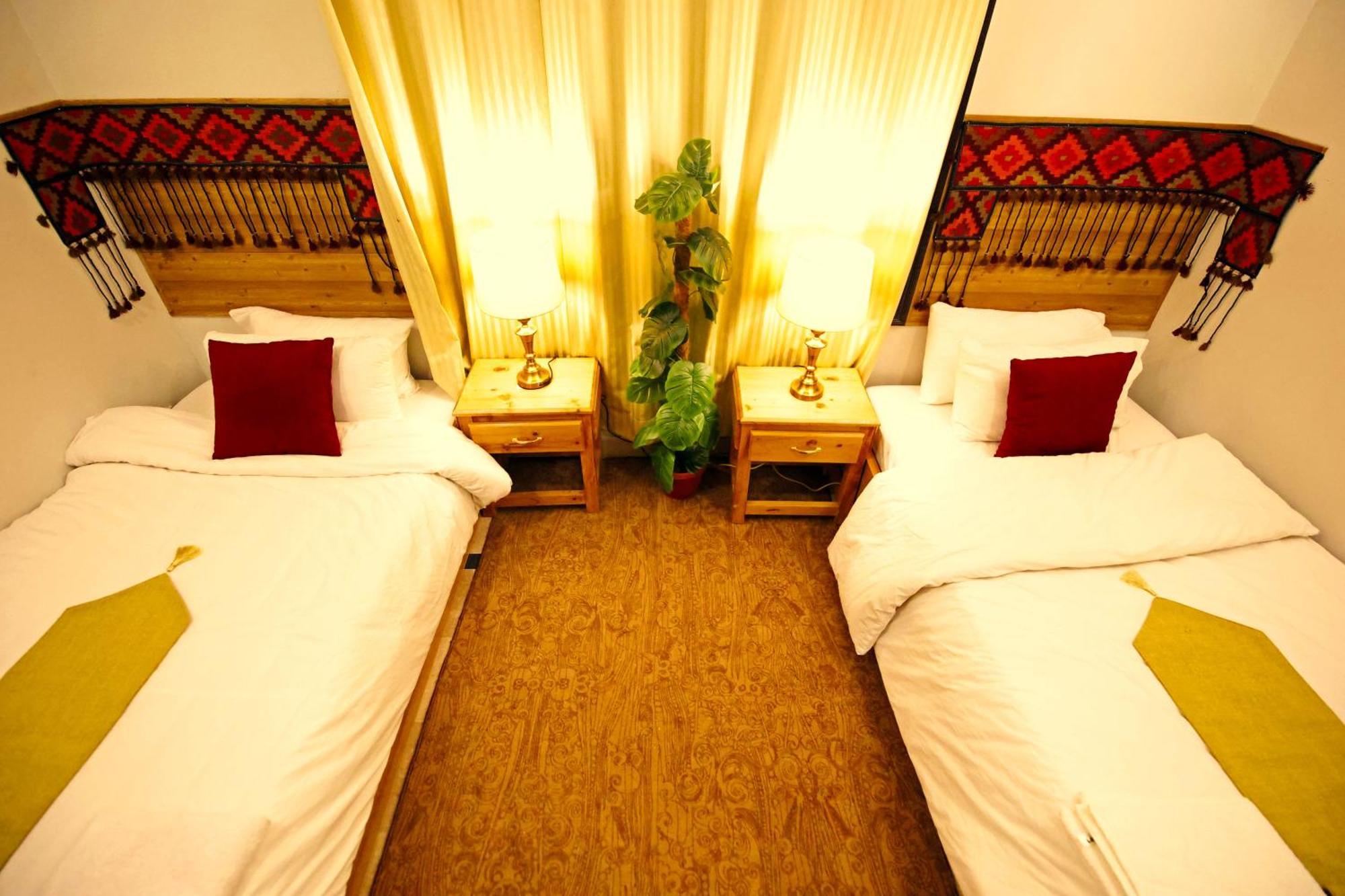 Hotel Oak Residency Gilgit Esterno foto